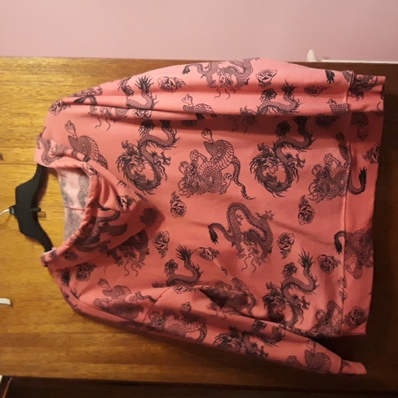 Dragons and roses sweatshirt - Picture 5 of 5